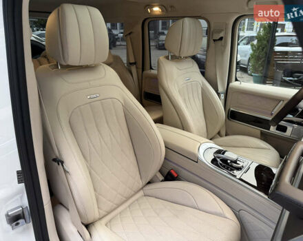 Белый Мерседес Г-Класс, объемом двигателя 4 л и пробегом 38 тыс. км за 210000 $, фото 38 на Automoto.ua