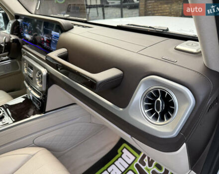 Белый Мерседес Г-Класс, объемом двигателя 4 л и пробегом 38 тыс. км за 210000 $, фото 27 на Automoto.ua