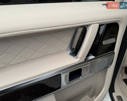 Белый Мерседес Г-Класс, объемом двигателя 4 л и пробегом 38 тыс. км за 210000 $, фото 48 на Automoto.ua