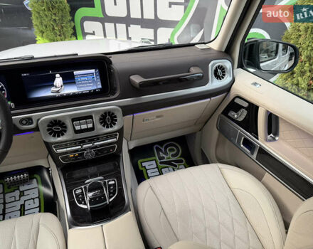 Белый Мерседес Г-Класс, объемом двигателя 4 л и пробегом 38 тыс. км за 210000 $, фото 29 на Automoto.ua