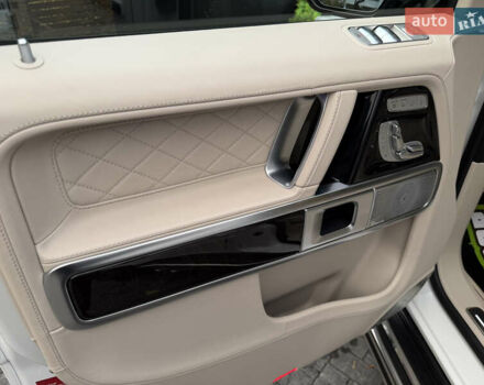 Белый Мерседес Г-Класс, объемом двигателя 4 л и пробегом 38 тыс. км за 210000 $, фото 49 на Automoto.ua