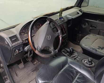 Черный Мерседес Г-Класс, объемом двигателя 3.2 л и пробегом 190 тыс. км за 12000 $, фото 3 на Automoto.ua