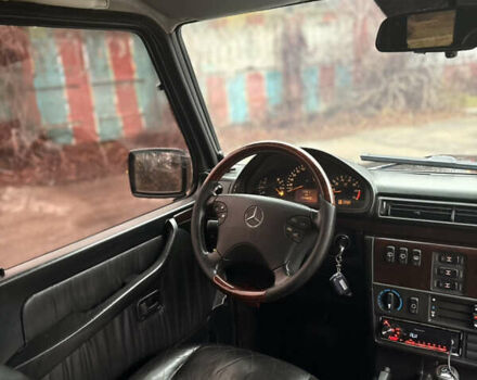 Черный Мерседес Г-Класс, объемом двигателя 4.97 л и пробегом 260 тыс. км за 19400 $, фото 12 на Automoto.ua