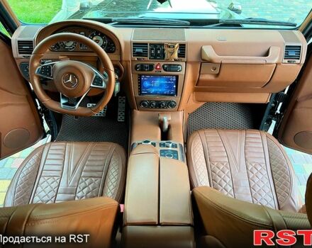 Черный Мерседес Г-Класс, объемом двигателя 5 л и пробегом 175 тыс. км за 29000 $, фото 10 на Automoto.ua