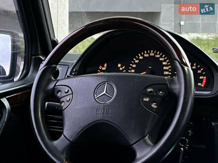 Черный Мерседес Г-Класс, объемом двигателя 5 л и пробегом 252 тыс. км за 20100 $, фото 1 на Automoto.ua