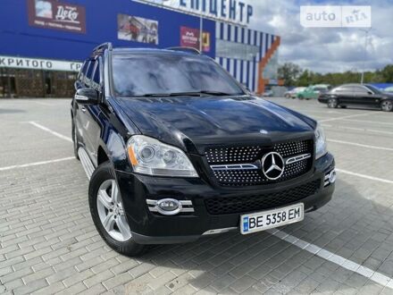 Мерседес ГЛ 450 2007 в Николаеве на Automoto.ua Черный Мерседес ГЛ 450, объемом двигателя 4.7 л и пробегом 260 тыс. км за 13300 $, фото 1 на Automoto.ua