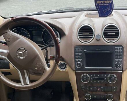 Серый Мерседес ГЛ 500, объемом двигателя 5.5 л и пробегом 330 тыс. км за 15500 $, фото 16 на Automoto.ua