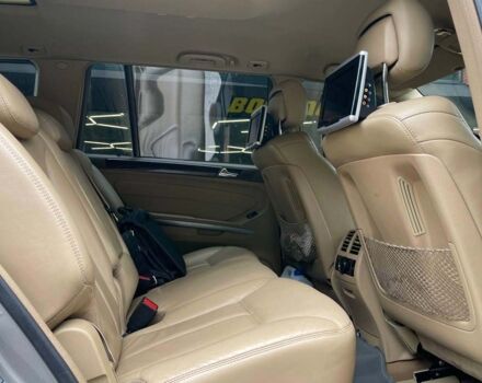 Серый Мерседес ГЛ 500, объемом двигателя 5.5 л и пробегом 330 тыс. км за 15500 $, фото 13 на Automoto.ua