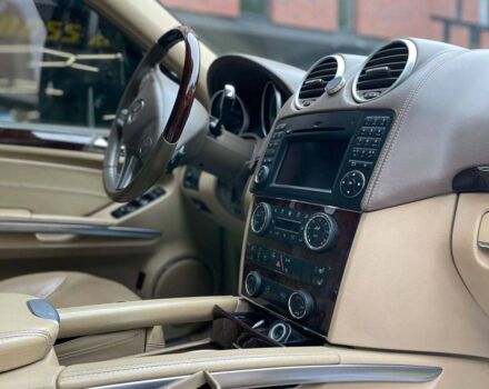 Серый Мерседес ГЛ 500, объемом двигателя 5.5 л и пробегом 330 тыс. км за 15500 $, фото 12 на Automoto.ua