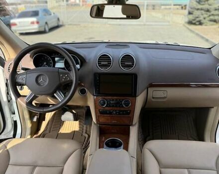 Белый Мерседес ГЛ-класс, объемом двигателя 4.66 л и пробегом 350 тыс. км за 7600 $, фото 21 на Automoto.ua