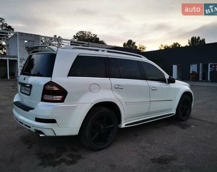 Мерседес ГЛ-класс 2008 в Запорожье на Automoto.ua Белый Мерседес ГЛ-класс, объемом двигателя 5.46 л и пробегом 189 тыс. км за 11500 $, фото 13 на Automoto.ua