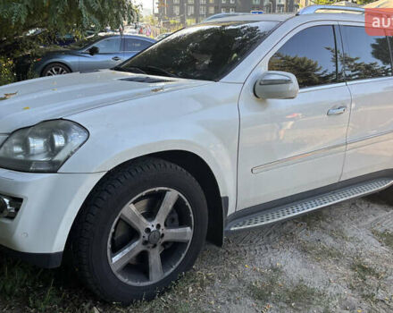 Белый Мерседес ГЛ-класс, объемом двигателя 5.46 л и пробегом 301 тыс. км за 15000 $, фото 5 на Automoto.ua