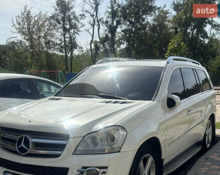 Белый Мерседес ГЛ-класс, объемом двигателя 5.46 л и пробегом 301 тыс. км за 15000 $, фото 3 на Automoto.ua