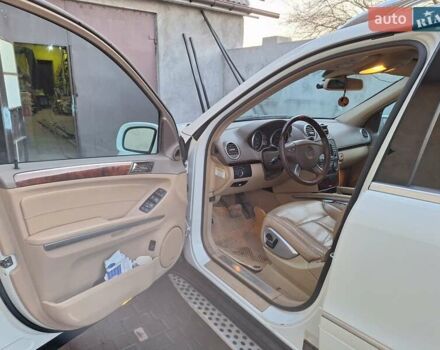 Белый Мерседес ГЛ-класс, объемом двигателя 5.46 л и пробегом 290 тыс. км за 13349 $, фото 6 на Automoto.ua