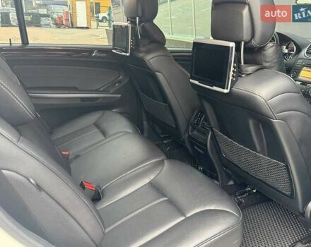 Белый Мерседес ГЛ-класс, объемом двигателя 3 л и пробегом 272 тыс. км за 17500 $, фото 18 на Automoto.ua