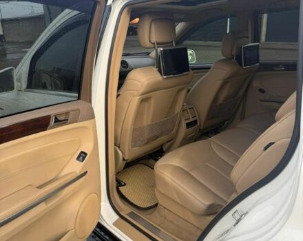 Белый Мерседес ГЛ-класс, объемом двигателя 3 л и пробегом 330 тыс. км за 19000 $, фото 1 на Automoto.ua