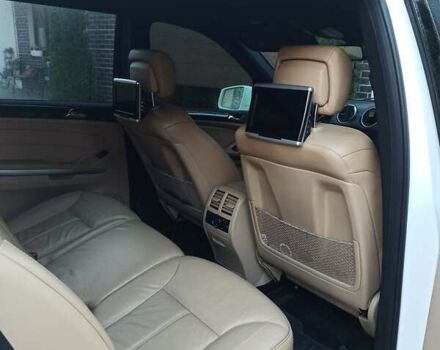 Мерседес ГЛ-класс 2011 в Городке на Automoto.ua Белый Мерседес ГЛ-класс, объемом двигателя 2.99 л и пробегом 221 тыс. км за 18700 $, фото 4 на Automoto.ua