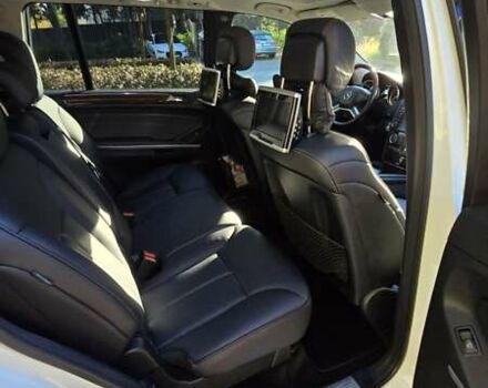 Мерседес ГЛ-класс 2011 в Львове на Automoto.ua Белый Мерседес ГЛ-класс, объемом двигателя 2.99 л и пробегом 385 тыс. км за 20000 $, фото 18 на Automoto.ua