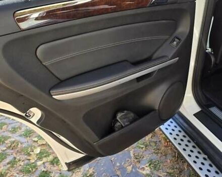 Мерседес ГЛ-класс 2011 в Львове на Automoto.ua Белый Мерседес ГЛ-класс, объемом двигателя 2.99 л и пробегом 385 тыс. км за 20000 $, фото 34 на Automoto.ua