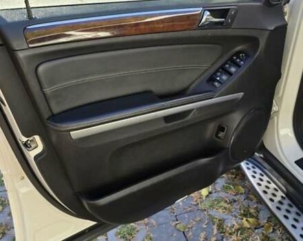 Мерседес ГЛ-класс 2011 в Львове на Automoto.ua Белый Мерседес ГЛ-класс, объемом двигателя 2.99 л и пробегом 385 тыс. км за 20000 $, фото 10 на Automoto.ua
