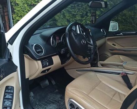 Мерседес ГЛ-класс 2011 в Городке на Automoto.ua Белый Мерседес ГЛ-класс, объемом двигателя 2.99 л и пробегом 221 тыс. км за 18700 $, фото 3 на Automoto.ua