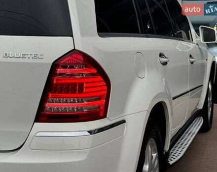 Белый Мерседес ГЛ-класс, объемом двигателя 3 л и пробегом 272 тыс. км за 17500 $, фото 11 на Automoto.ua