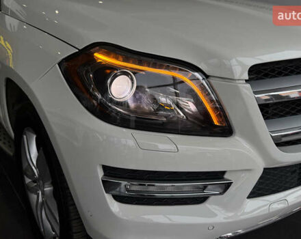 Белый Мерседес ГЛ-класс, объемом двигателя 3 л и пробегом 235 тыс. км за 24900 $, фото 1 на Automoto.ua