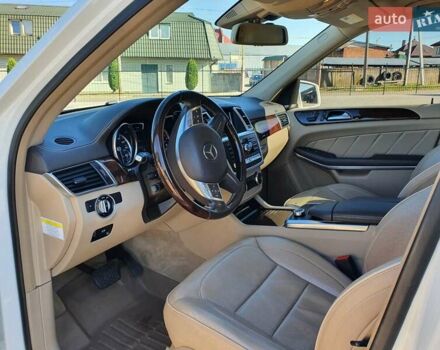 Белый Мерседес ГЛ-класс, объемом двигателя 3 л и пробегом 155 тыс. км за 31900 $, фото 1 на Automoto.ua