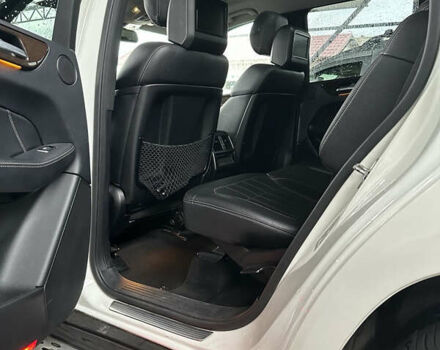 Белый Мерседес ГЛ-класс, объемом двигателя 3 л и пробегом 281 тыс. км за 23000 $, фото 3 на Automoto.ua