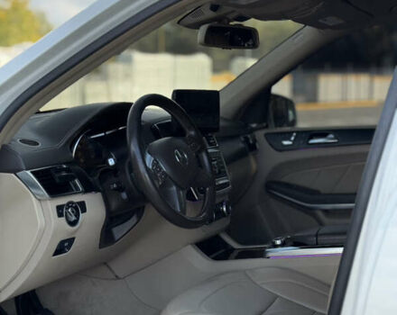 Мерседес ГЛ-класс 2014 в Сумах на Automoto.ua Белый Мерседес ГЛ-класс, объемом двигателя 4.7 л и пробегом 200 тыс. км за 29999 $, фото 10 на Automoto.ua