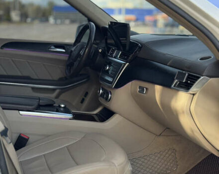 Мерседес ГЛ-класс 2014 в Сумах на Automoto.ua Белый Мерседес ГЛ-класс, объемом двигателя 4.7 л и пробегом 200 тыс. км за 29999 $, фото 12 на Automoto.ua