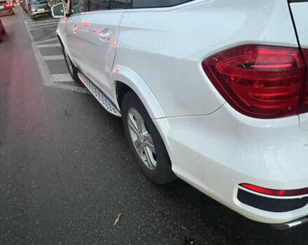 Белый Мерседес ГЛ-класс, объемом двигателя 3 л и пробегом 98 тыс. км за 49500 $, фото 1 на Automoto.ua