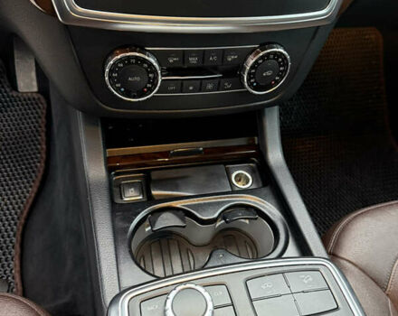 Белый Мерседес ГЛ-класс, объемом двигателя 3 л и пробегом 272 тыс. км за 29700 $, фото 27 на Automoto.ua