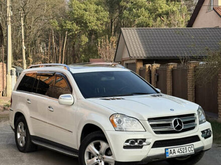 Мерседес ГЛ-класс 2010 в Киеве на Automoto.ua Белый Мерседес ГЛ-класс, объемом двигателя 4.66 л и пробегом 50 тыс. км за 24999 $, фото 1 на Automoto.ua