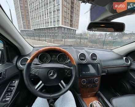 Черный Мерседес ГЛ-класс, объемом двигателя 5.46 л и пробегом 303 тыс. км за 15000 $, фото 15 на Automoto.ua