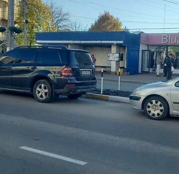 Мерседес ГЛ-класс 2006 в Киеве на Automoto.ua Черный Мерседес ГЛ-класс, объемом двигателя 4.66 л и пробегом 155 тыс. км за 12400 $, фото 1 на Automoto.ua