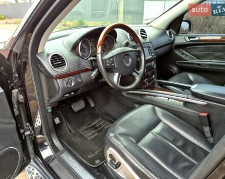 Чорний Мерседес ГЛ-Клас, об'ємом двигуна 5.46 л та пробігом 226 тис. км за 11600 $, фото 15 на Automoto.ua