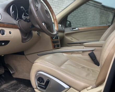 Черный Мерседес ГЛ-класс, объемом двигателя 5.46 л и пробегом 237 тыс. км за 14000 $, фото 4 на Automoto.ua