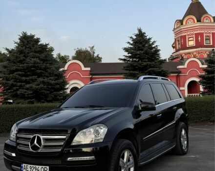 Черный Мерседес ГЛ-класс, объемом двигателя 4.7 л и пробегом 250 тыс. км за 12000 $, фото 2 на Automoto.ua
