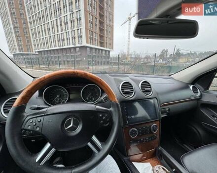 Черный Мерседес ГЛ-класс, объемом двигателя 5.46 л и пробегом 303 тыс. км за 15000 $, фото 13 на Automoto.ua