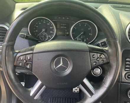 Черный Мерседес ГЛ-класс, объемом двигателя 4.7 л и пробегом 496 тыс. км за 15500 $, фото 6 на Automoto.ua