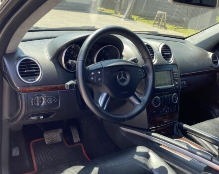 Черный Мерседес ГЛ-класс, объемом двигателя 4.7 л и пробегом 260 тыс. км за 10500 $, фото 5 на Automoto.ua