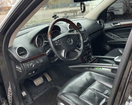 Черный Мерседес ГЛ-класс, объемом двигателя 5.46 л и пробегом 249 тыс. км за 10000 $, фото 6 на Automoto.ua