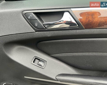 Черный Мерседес ГЛ-класс, объемом двигателя 4.66 л и пробегом 427 тыс. км за 10999 $, фото 23 на Automoto.ua