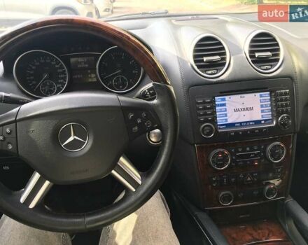 Чорний Мерседес ГЛ-Клас, об'ємом двигуна 5.46 л та пробігом 203 тис. км за 14000 $, фото 4 на Automoto.ua