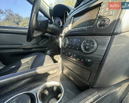 Черный Мерседес ГЛ-класс, объемом двигателя 4.66 л и пробегом 250 тыс. км за 10500 $, фото 15 на Automoto.ua