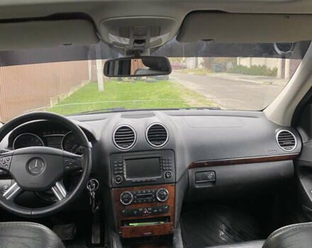 Чорний Мерседес ГЛ-Клас, об'ємом двигуна 4.66 л та пробігом 290 тис. км за 11000 $, фото 4 на Automoto.ua