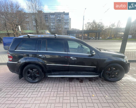 Черный Мерседес ГЛ-класс, объемом двигателя 4.66 л и пробегом 288 тыс. км за 10000 $, фото 1 на Automoto.ua