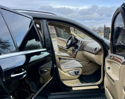 Черный Мерседес ГЛ-класс, объемом двигателя 4.7 л и пробегом 300 тыс. км за 8900 $, фото 19 на Automoto.ua