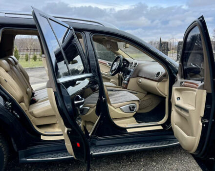 Черный Мерседес ГЛ-класс, объемом двигателя 4.7 л и пробегом 300 тыс. км за 8900 $, фото 17 на Automoto.ua